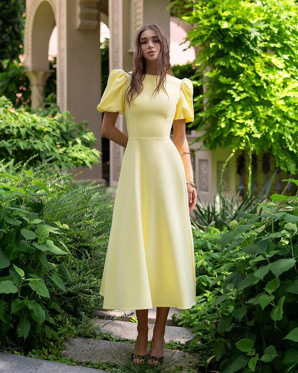 Robe midi évasée à manches courtes