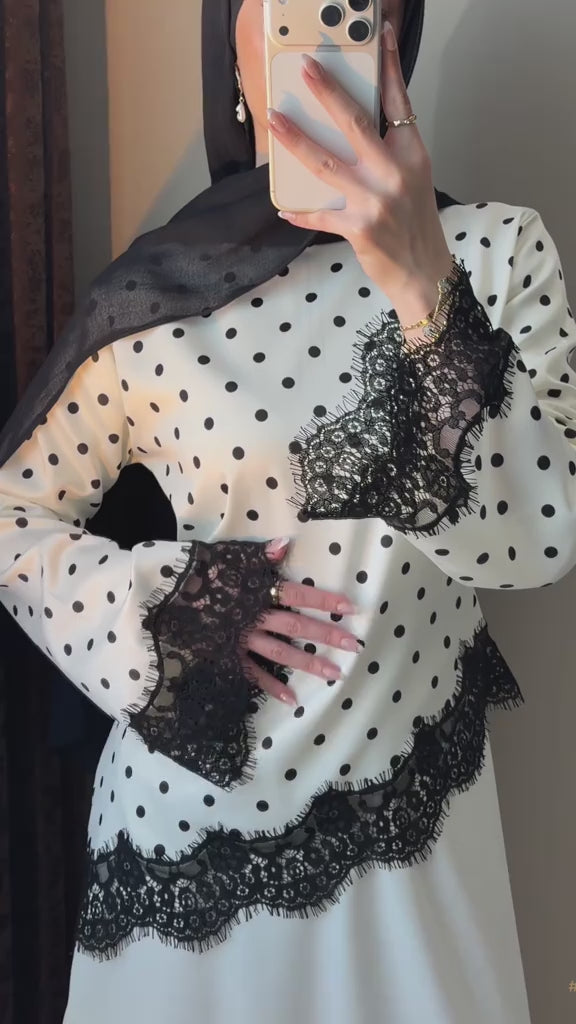 Polka Essence Tee | T-shirt Femme à Pois Élégant